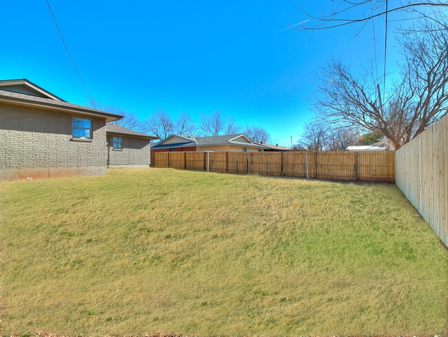 Building Photo - 1311 N Nail Pkwy