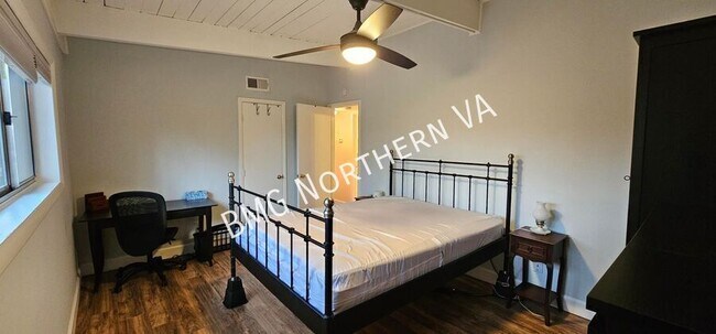 Foto del edificio - 7740 Donnybrook Ct