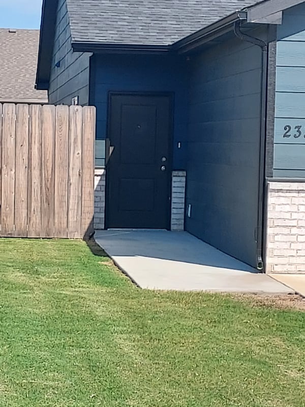 Building Photo - 2332 E Cheyenne Ct