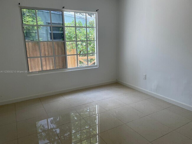 Foto del edificio - 132 SW 2nd Ave