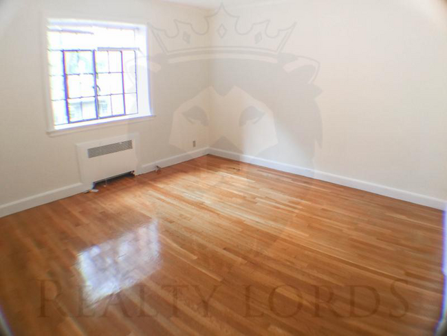 Building Photo - 160 Sewall Ave