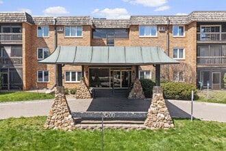 Building Photo - 3200 Virginia Ave S