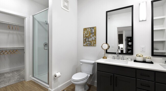 Building Photo - Charming 2 BR Apartment With Great Amenities