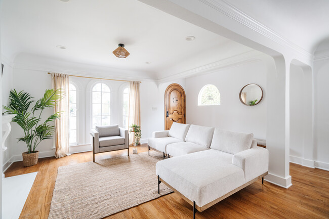 Foto del edificio - 1024 Havenhurst Dr