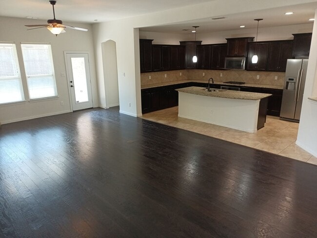 Building Photo - 1704 Freedom Dr