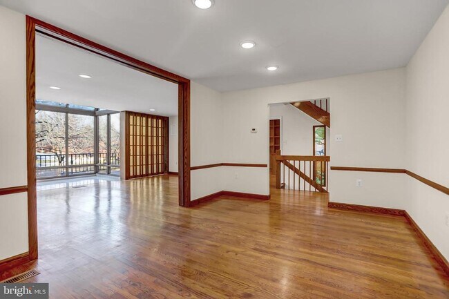 Building Photo - 2 Coldwater Ct