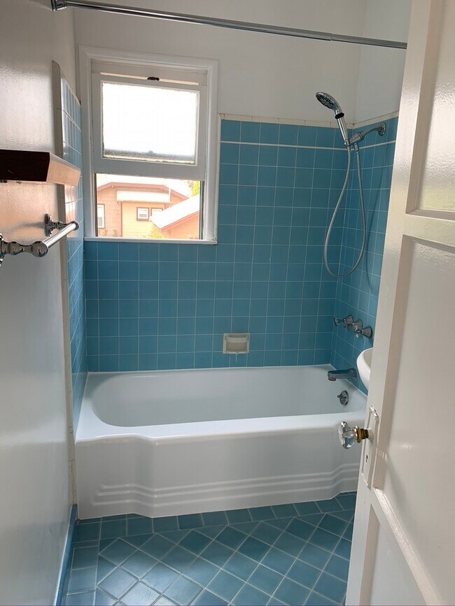 Bathroom - 1126 Chelsea Ave