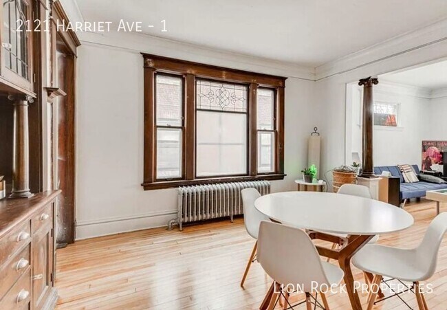 Building Photo - 2121 Harriet Ave