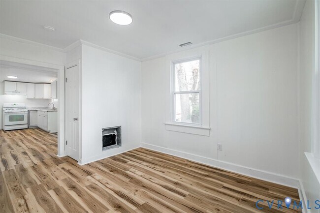 Building Photo - 1609 Buren St