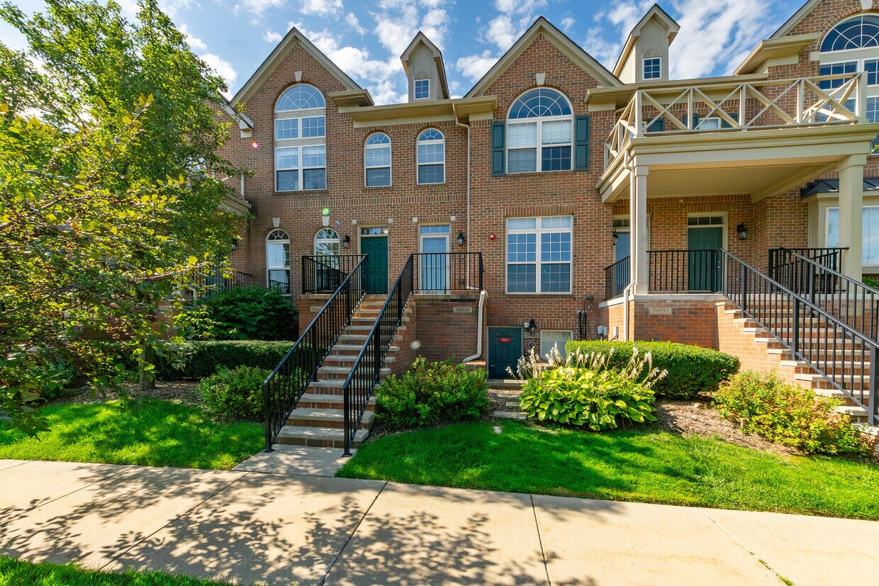 Primary Photo - 39649 Springwater Dr
