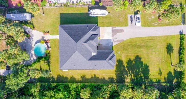 Building Photo - ***BEAUTIFUL-UNFURNISHED ANNUAL RENTAL***3...