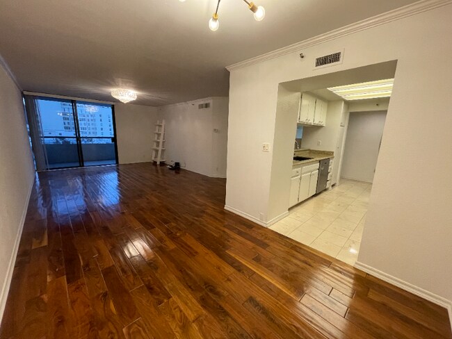 Foto del edificio - 600 W 9th St