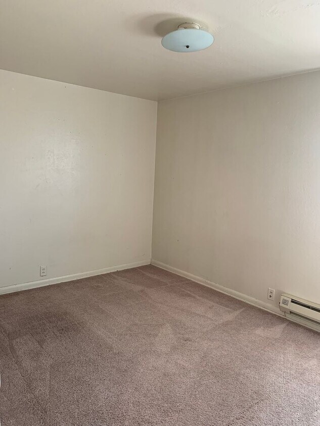 521523 Chestnut St Unit CHE521, Kellogg, ID 83837 Room for Rent in
