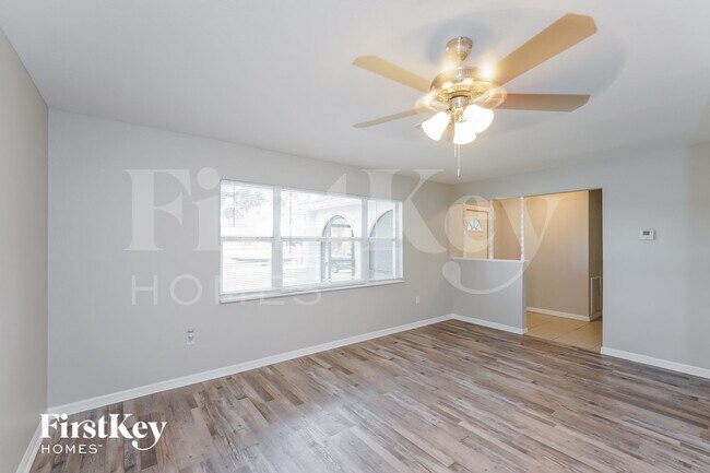 Foto del edificio - 136 Sunnyside St NW