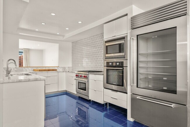 Foto del edificio - 630 Raymond Ave