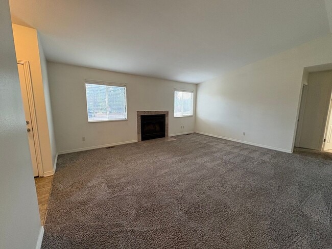 Building Photo - Amazing 1 Level Home in popular Southwest Location!