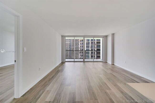 Building Photo - 1756 Bayshore Dr