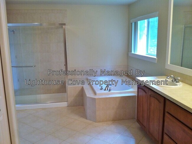 Foto del edificio - 8063 Icicle Pl NW