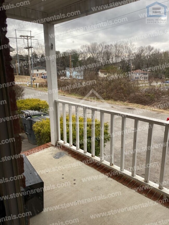 Foto del edificio - 306 Oriole Dr