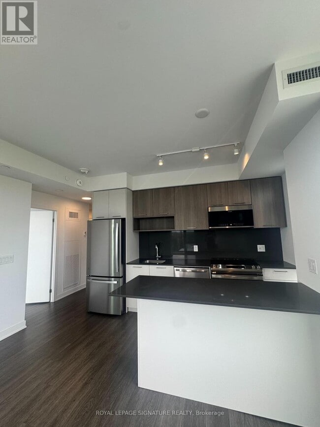 Building Photo - 40-240 Lagerfeld Dr