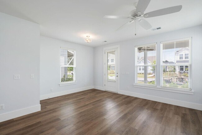 Foto del edificio - Charming 3 Bedroom in Midtown Nexton