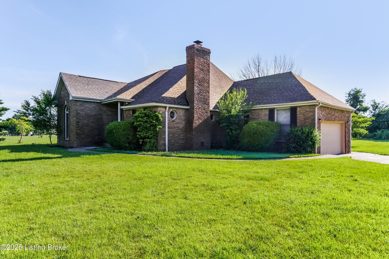 Primary Photo - 300 Wava Dr