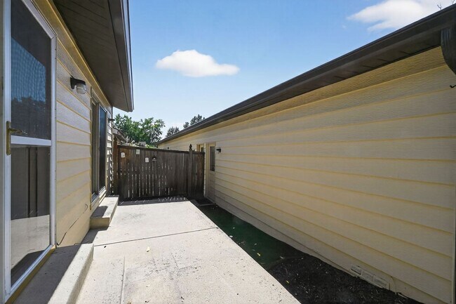 Building Photo - 3501 S Kittredge St