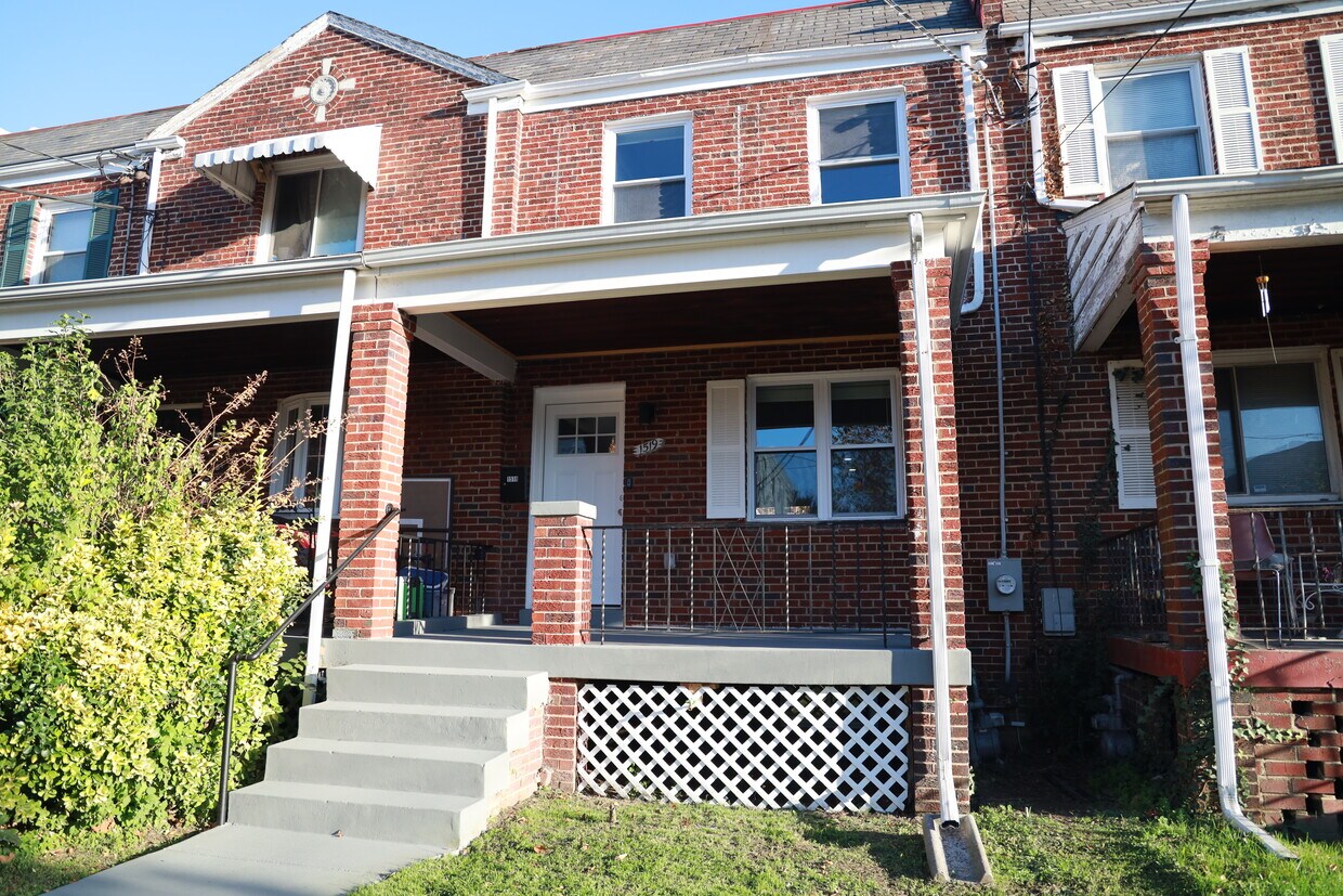 Primary Photo - 1519 Downing St NE