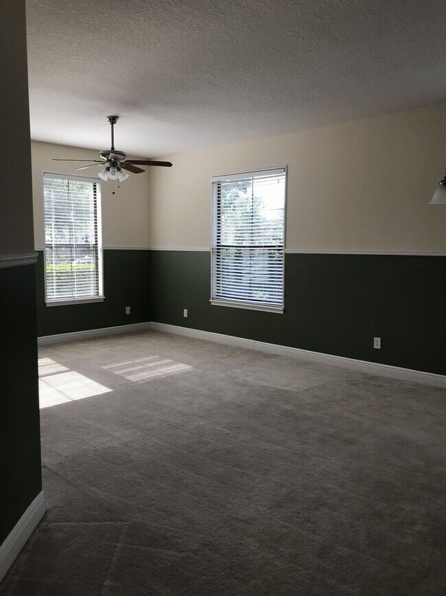 Building Photo - 1580 Prairie Oaks Dr