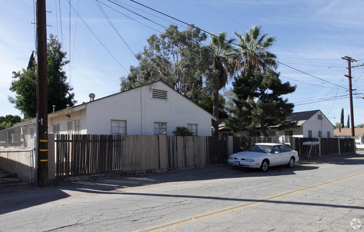 Building Photo - 21753 Dracaea Ave