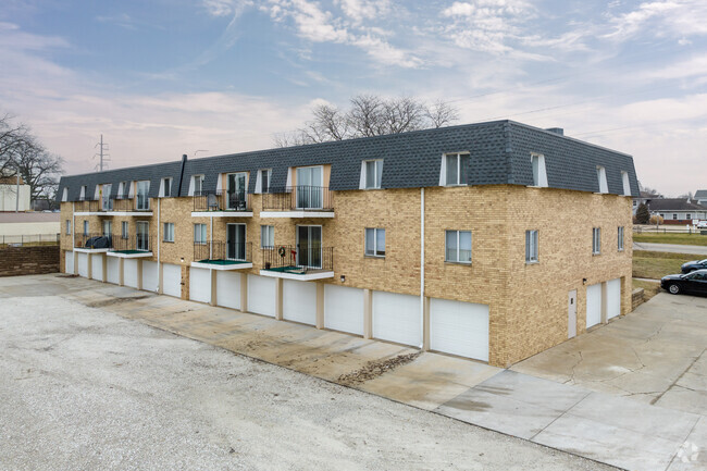 Garages - Kellogg Place Apartments