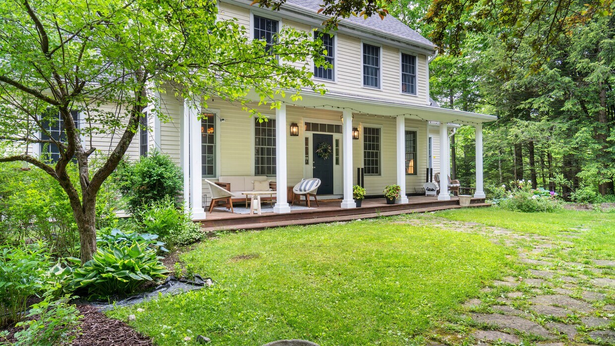 Primary Photo - 238 Rossiter Rd