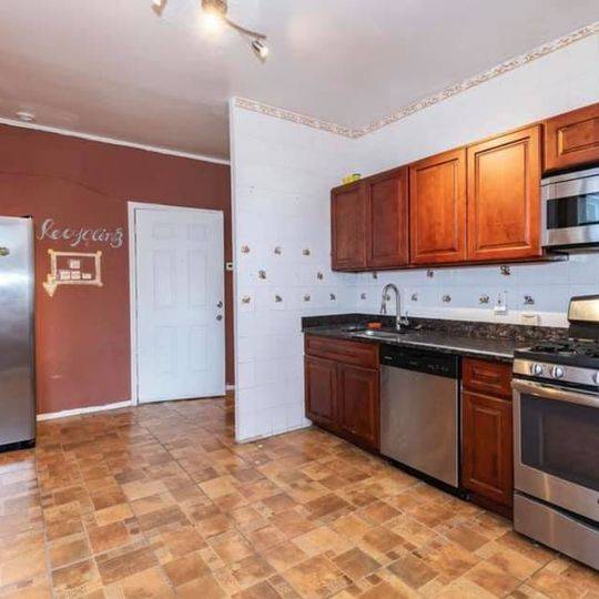 Primary Photo - 210 Sunnyside Ave