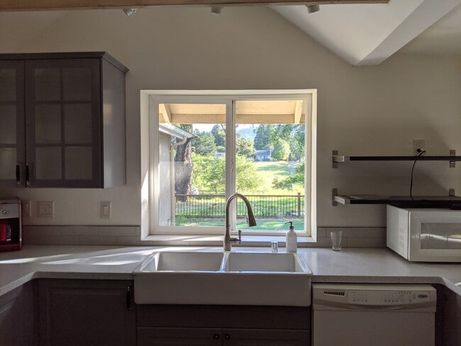 Kitchen (2) - 23229 Summit Rd
