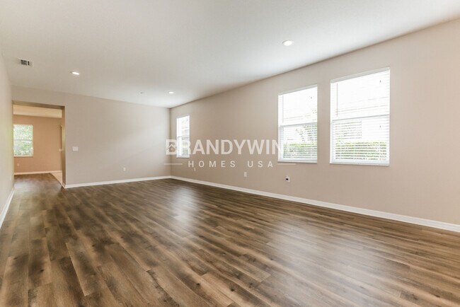 Building Photo - 1035 Clearpointe Way