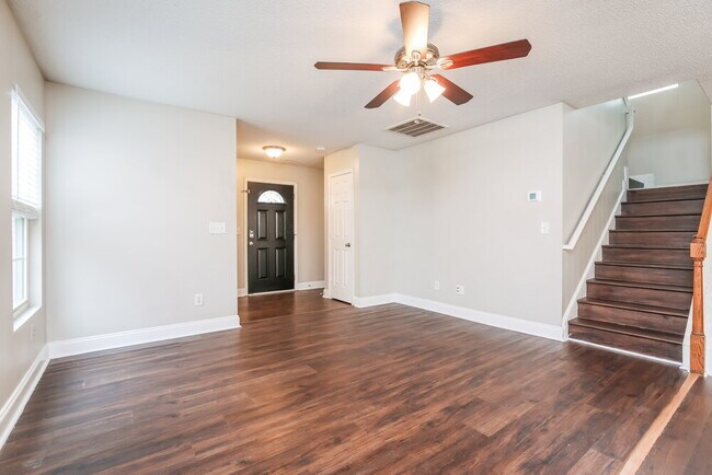 Foto del edificio - 6542 Guard Hill Dr