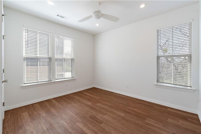 Foto del edificio - 2 OR 3 bedroom 1.5 bath home close to U of A