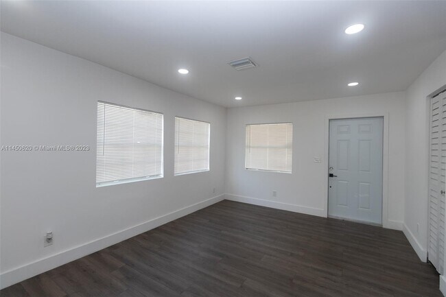 Foto del edificio - 2921 NW 25th St