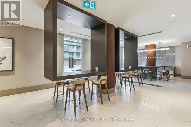 Photo du bâtiment - 55 Duke St W