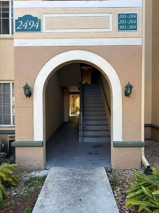 Foto del edificio - 2494 Centergate Dr