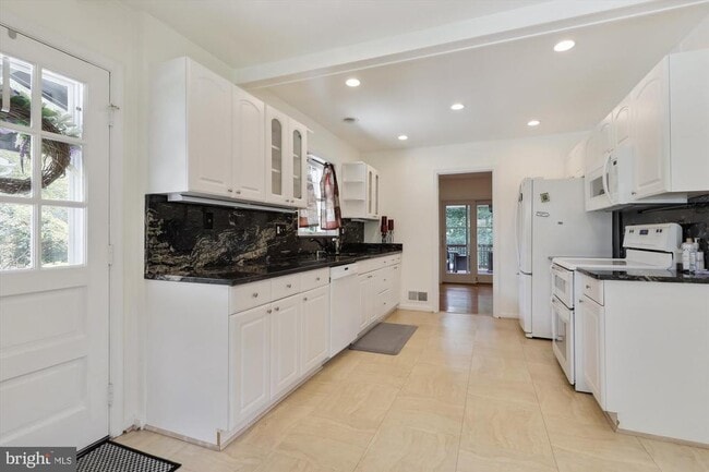 Building Photo - 1397 Canterbury Way