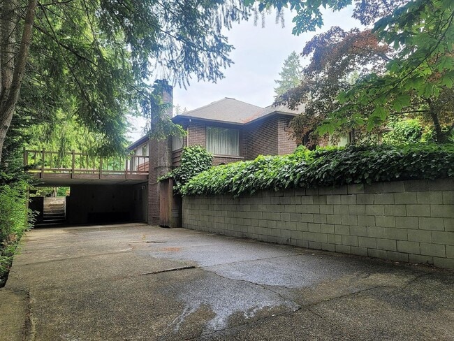 Photo - 2175 Lynnette Place NW House