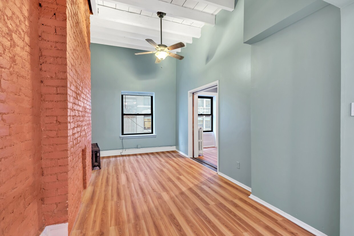 Primary Photo - 47 E 30th St
