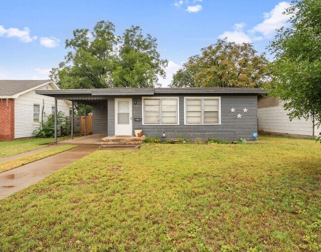 Building Photo - 2 bed 1 bath near Slide and Marsha Sharp n...