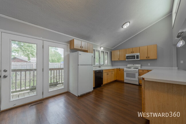 Building Photo - 2221 Belmont Ave