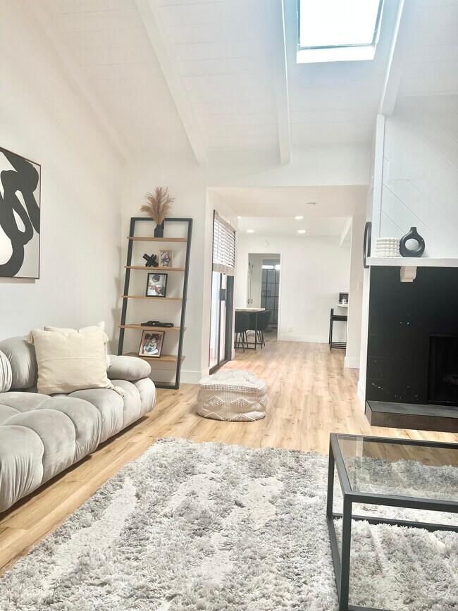 Foto del edificio - 14721 Kingsdale Ave