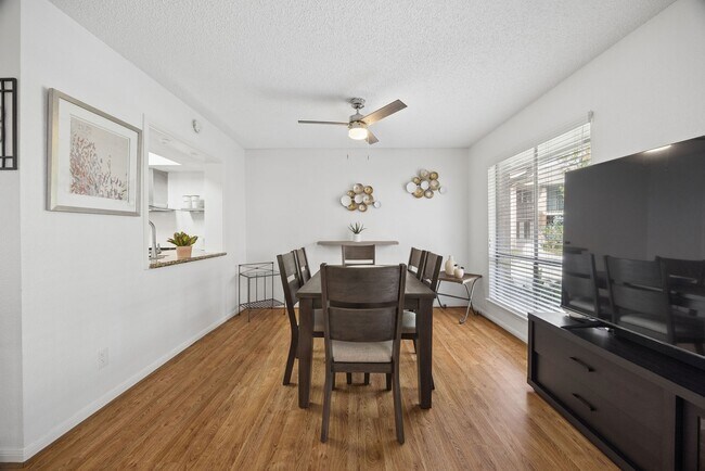 Foto del edificio - 6456 Bayou Glen Rd