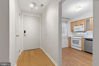 Building Photo - 60 Hampshire Dr