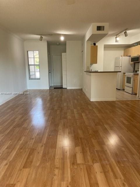 Foto del edificio - 2458 Centergate Dr