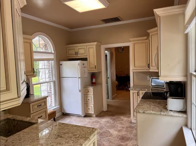 Building Photo - 3709 Woodburn Dr